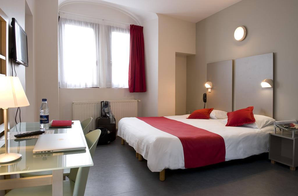 Hotel Du Musee De L'Eau Понт-ен-Роаян Стая снимка